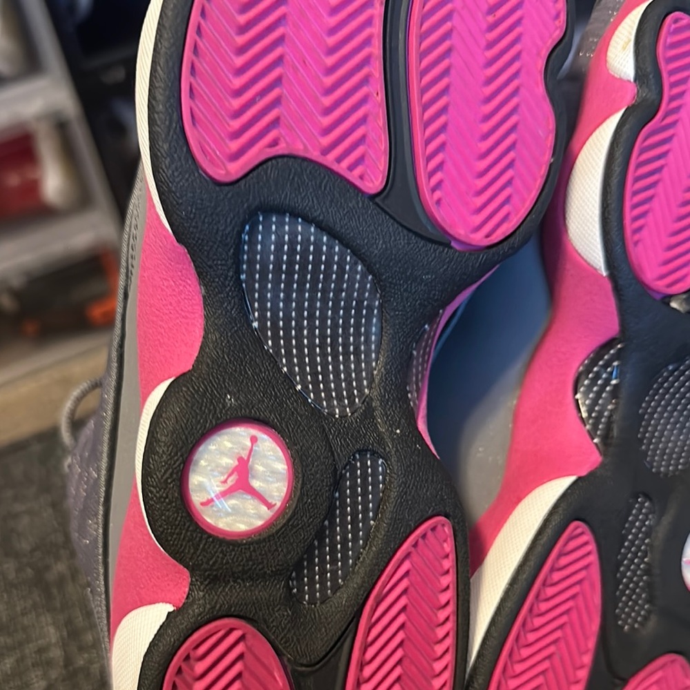 Jordan 13 (GS)Gray and Pink - Picture 10 of 11